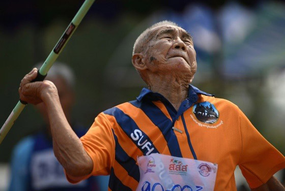 رياضي تايلاندي (102 عاما) يحطم رقما قياسيا بالركض.. هذا سر نشاطه! صورة رقم 7