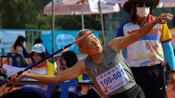 رياضي تايلاندي (102 عاما) يحطم رقما قياسيا بالركض.. هذا سر نشاطه! صورة رقم 8