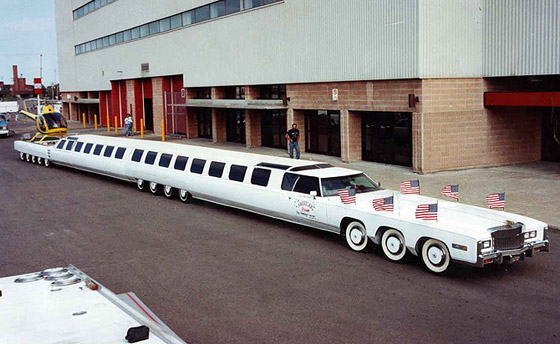  صورة رقم 8 - أطول سيارة بالعالم تدخل موسوعة غينيس.. طولها 30م وتحملها 26 عجلة!