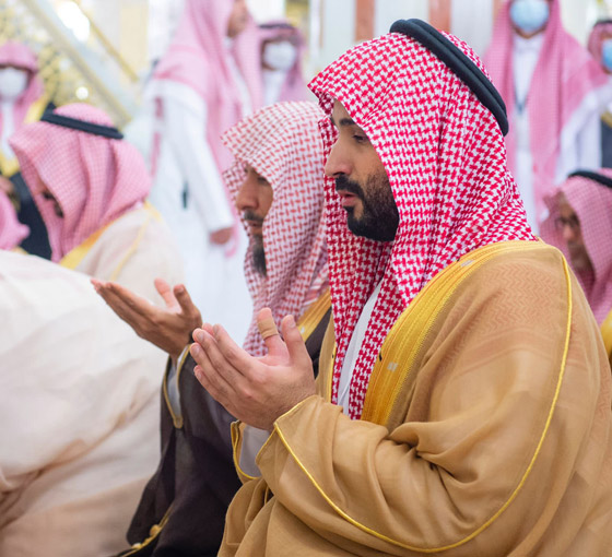 فيديو: ولي العهد السعودي يصلي بمسجد قباء النبوي ويطلق مشروع توسعته صورة رقم 5