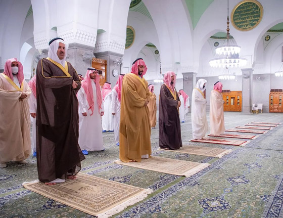 فيديو: ولي العهد السعودي يصلي بمسجد قباء النبوي ويطلق مشروع توسعته صورة رقم 9