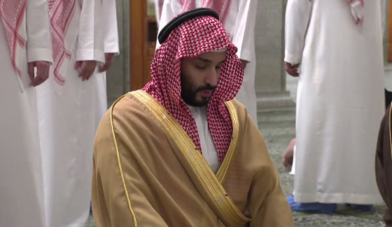 فيديو: ولي العهد السعودي يصلي بمسجد قباء النبوي ويطلق مشروع توسعته صورة رقم 10