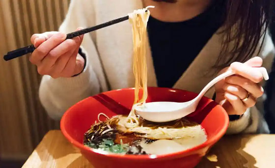  صورة رقم 6 - اليابان: ابتكار أعواد طعام كهربائية تجعل مذاق الطعام أكثر ملوحة! فيديو