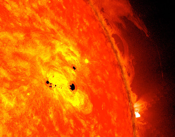 عملاقة لدرجة مرعبة! ظهور بقع على سطح الشمس قد تشكل خطرا بالمستقبل صورة رقم 7