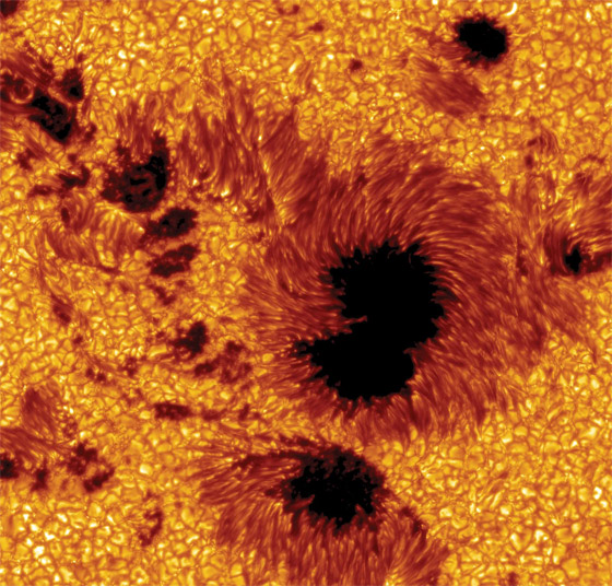 عملاقة لدرجة مرعبة! ظهور بقع على سطح الشمس قد تشكل خطرا بالمستقبل صورة رقم 10