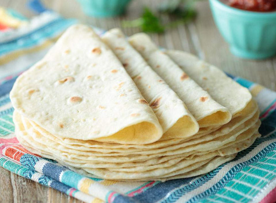  صورة رقم 13 - سهلة، سريعة ولذيذة.. إليكم 3 وصفات بخبز التورتيلا المكسيكي