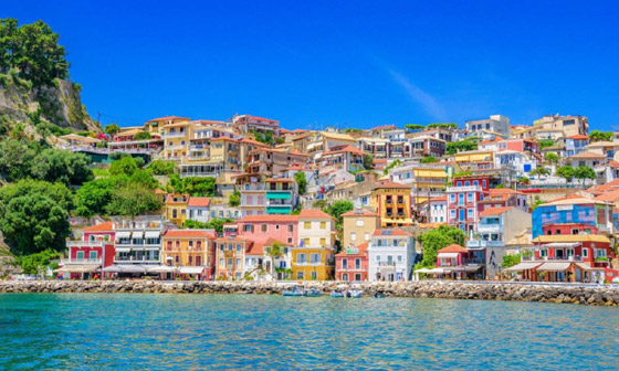  صورة رقم 3 - بالصور: إليكم 4 من أشهر الوجهات السياحية في اليونان لإجازة الصيف