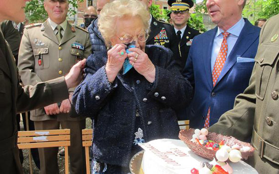  صورة رقم 7 - قصة كعكة من الحرب العالمية الثانية.. عادت لصاحبتها! فيديو وصور