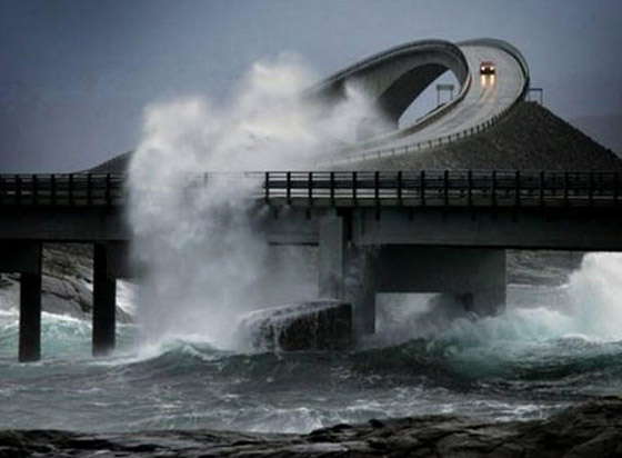 جسر مرعب في النرويج يسقطك أمتارا لقبر مائي.. لكنه آمن! صورة رقم 4