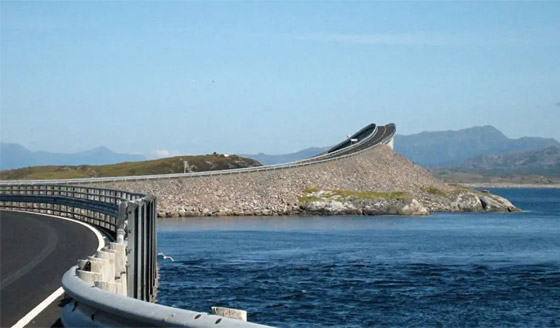 جسر مرعب في النرويج يسقطك أمتارا لقبر مائي.. لكنه آمن! صورة رقم 9