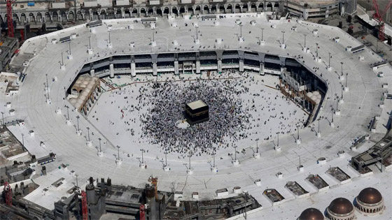 فيديو وصور: ملايين المسلمين يؤدون صلاة عيد الفطر ويحتفلون بدول عدة صورة رقم 16