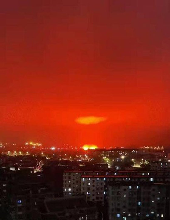 ظاهرة غريبة تثير الرعب في الصين.. فجأة تحولت السماء للون الأحمر! صورة رقم 4