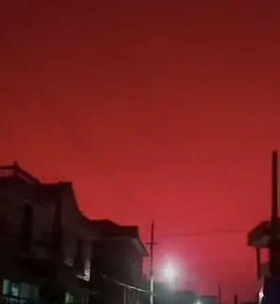 ظاهرة غريبة تثير الرعب في الصين.. فجأة تحولت السماء للون الأحمر! صورة رقم 11