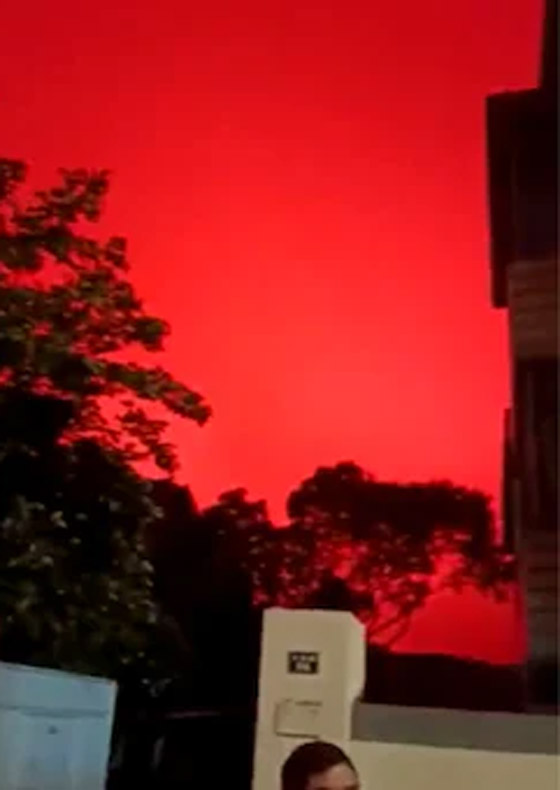 ظاهرة غريبة تثير الرعب في الصين.. فجأة تحولت السماء للون الأحمر! صورة رقم 12