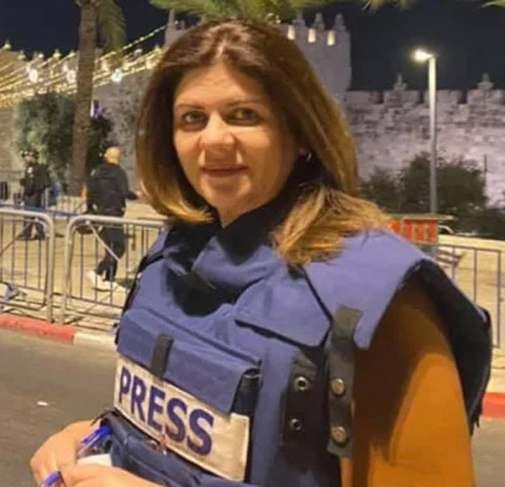  صورة رقم 10 - استشهاد الصحفية شيرين أبو عاقلة متأثرة بنيران الجيش الإسرائيلي