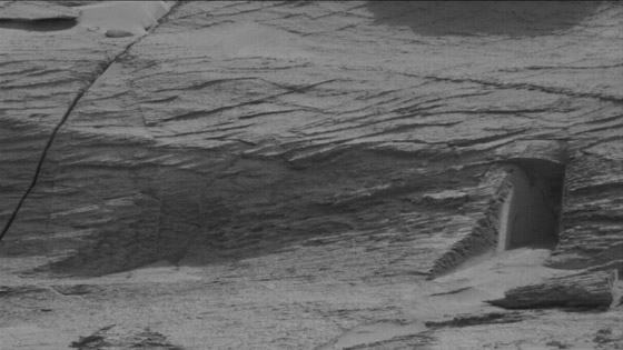  صورة رقم 3 - هيكل غامض على كوكب المريخ يبدو كأنه 