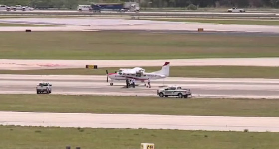  صورة رقم 4 - بالفيديو: مسافر بدون خبرة في الطيران يقود طائرة ويهبط بسلام بعد مرض الطيار!