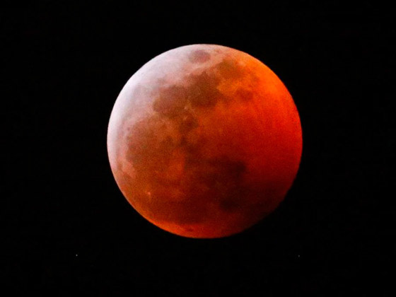  صورة رقم 7 - أول خسوف لعام 2022: السماء تتزين بظاهرة القمر الدموي ليلة الغد