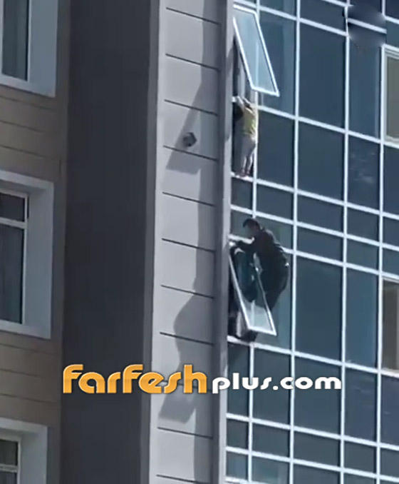 صورة رقم 1 - فيديو يحبس الأنفاس لطفلة تتدلى من الطابق الثامن.. ورجل يخاطر بحياته!