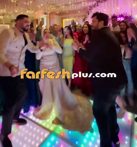  صورة رقم 3 - فيديو: مصطفى حجاج يفاجئ أحد متابعيه وعروسه بحضور حفل خطبتهما والغناء لهما