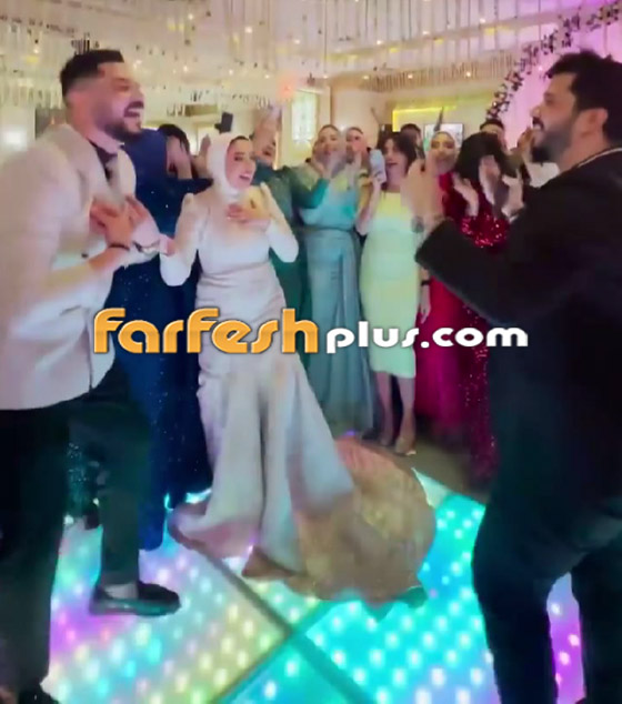  صورة رقم 4 - فيديو: مصطفى حجاج يفاجئ أحد متابعيه وعروسه بحضور حفل خطبتهما والغناء لهما