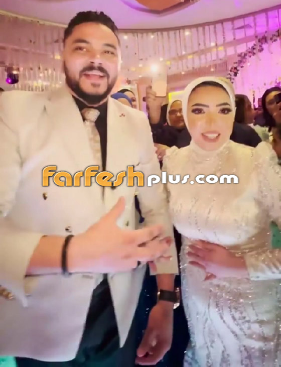 صورة رقم 6 - فيديو: مصطفى حجاج يفاجئ أحد متابعيه وعروسه بحضور حفل خطبتهما والغناء لهما
