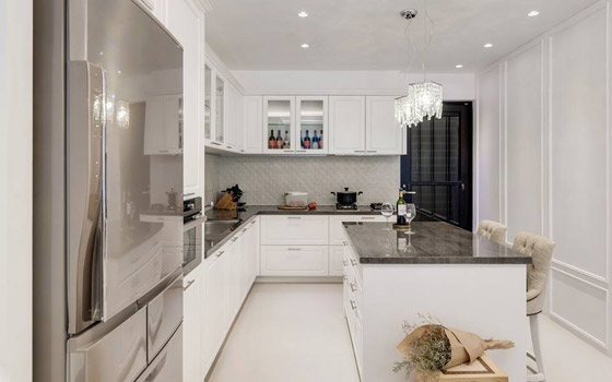  صورة رقم 6 - أفكار لجعل المطبخ الأبيض العصري يبدو أكثر جمالاً
