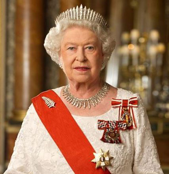 صورة رقم 8 - 4 حقائق مذهلة عن فستان الملكة إليزابيث في 