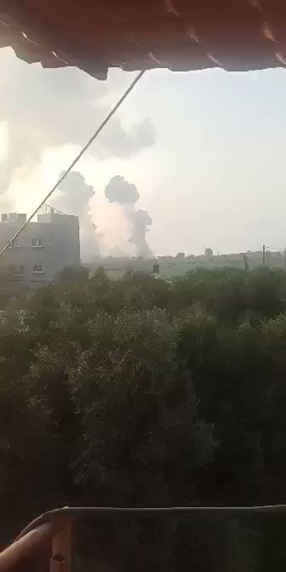 طائرات إسرائيلية تقصف غزة.. فيديو يظهر عدة انفجارات في موقع استهدفته الصواريخ (فيديو)