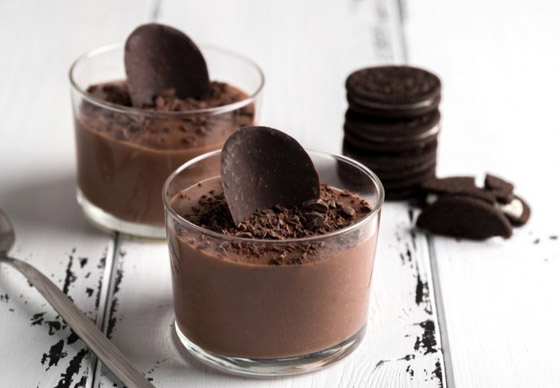  صورة رقم 1 - إليكم طريقة تحضير حلى الشوكولاتة الداكنة الباردة للرجيم