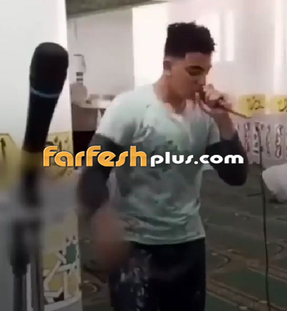  صورة رقم 1 - فيديو صادم: جنون الشهرة يدفع بشاب للغناء والرقص بمسجد في مصر!