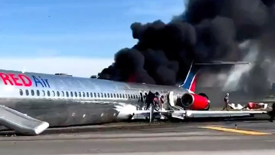 صورة رقم 5 - فيديو وصور: حادثة مروعة لتحطم واشتعال طائرة في مطار ميامي