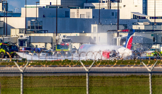  صورة رقم 6 - فيديو وصور: حادثة مروعة لتحطم واشتعال طائرة في مطار ميامي