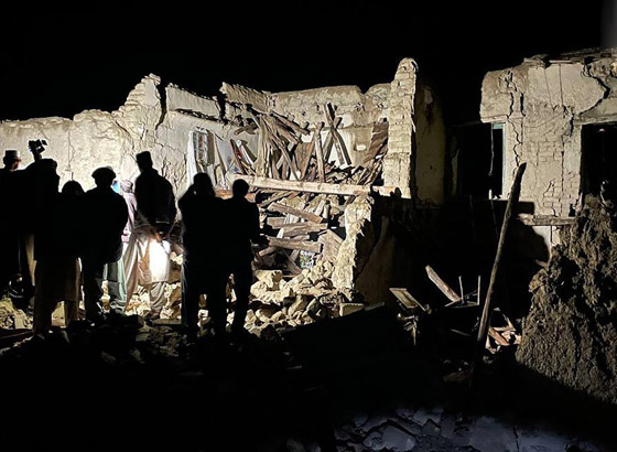  صورة رقم 8 - زلزال أفغانستان يحصد مزيدا من الضحايا.. 1500 قتيل ومئات الجرحى!