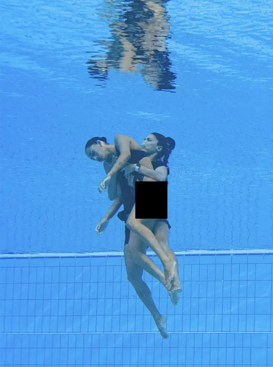  صورة رقم 4 - بالصور: أروع عملية إنقاذ لسباحة فقدت الوعي تحت الماء!