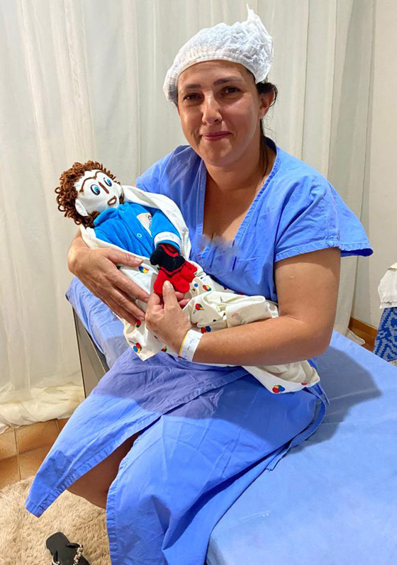 صور: امرأة برازيلية تتزوج دمية وتعلن إنجاب طفل منها! صورة رقم 6