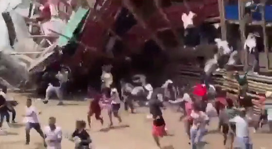 فيديو: قتلى ومئات الجرحى بانهيار منصة مصارعة للثيران بكولومبيا صورة رقم 7