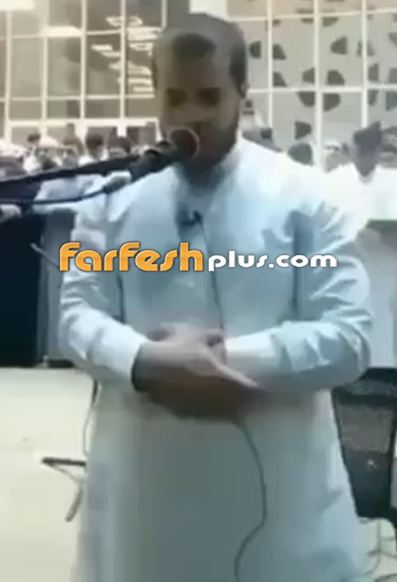 بالفيديو: أدهم نابلسي يؤم المصلين ويتلو آيات قرآنية مرتديا جلبابا أبيض صورة رقم 2