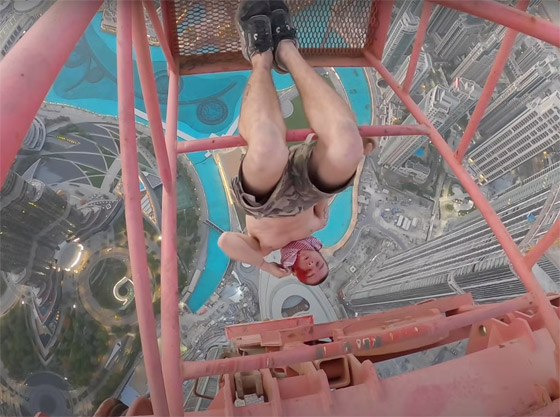 هاو للتسلق يخوض تجربة جنونية في دبي! تدلى من ناطحة سحاب على ارتفاع 390 مترا صورة رقم 4