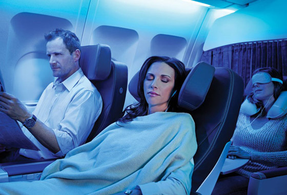  صورة رقم 1 - لهذا السبب تجنب النوم على النافذة في الطائرة