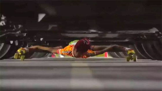  صورة رقم 2 - طفلة هندية تدخل موسوعة غينيس.. تزلجت تحت 20 سيارة بـ13 ثانية