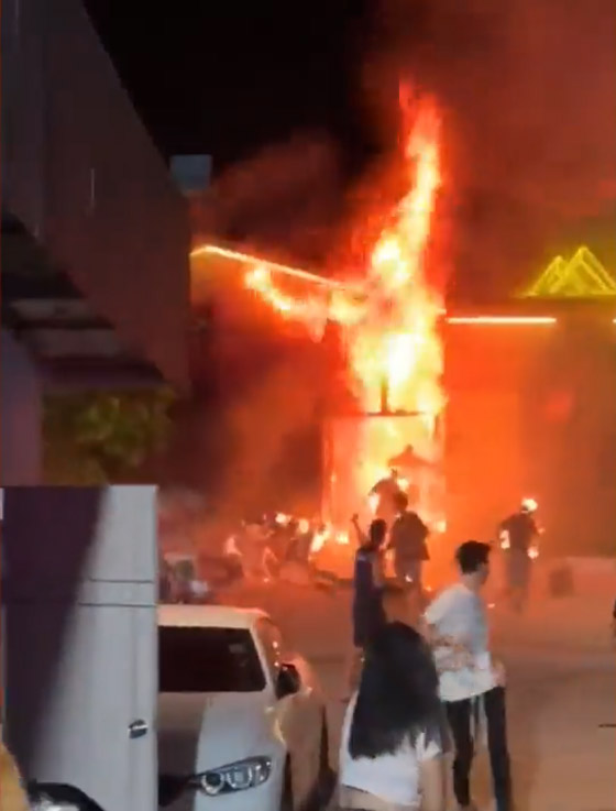  صورة رقم 6 - فيديو: حريق مرعب بملهى ليلي في تايلاند يخلف قتلى وإصابات بالعشرات