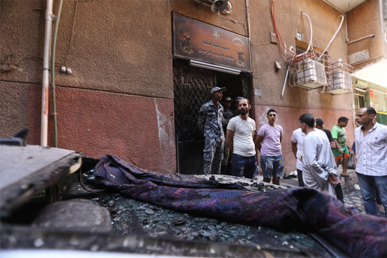  صورة رقم 12 - مأساة حريق الكنيسة.. تضامن عربي ودولي عالمي واسع مع مصر