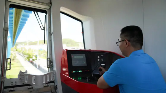  صورة رقم 15 - فيديو: الصين تكشف عن قطار مغناطيسي معلق بالهواء يسير دون كهرباء