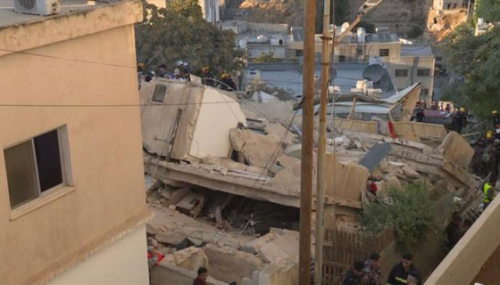  صورة رقم 4 - فيديو: وفيات وإصابات بانهيار مبنى سكني في اللويبدة بالعاصمة الأردنية عمان