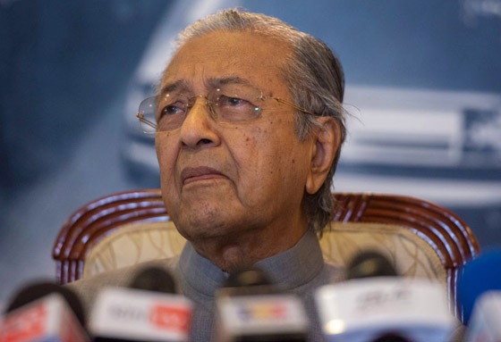 رغم بلوغه 96 عاما.. مهاتير محمد مستعد لأن يصبح رئيسا لوزراء ماليزيا للمرة الثالثة صورة رقم 3
