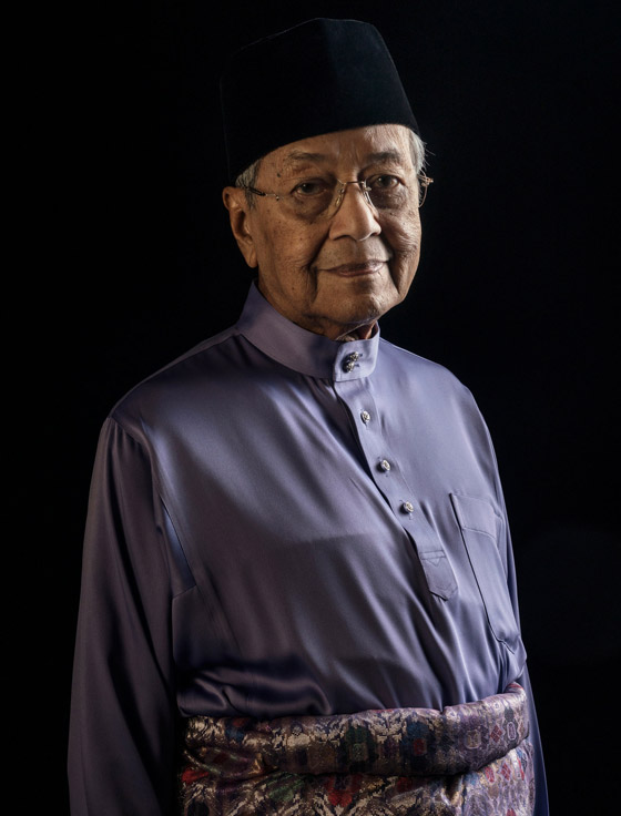 رغم بلوغه 96 عاما.. مهاتير محمد مستعد لأن يصبح رئيسا لوزراء ماليزيا للمرة الثالثة صورة رقم 8