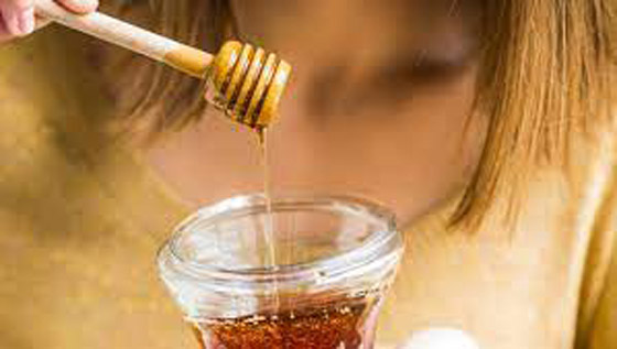 هل يفرز العسل السموم عند خلطة بمشروب ساخن؟ صورة رقم 3