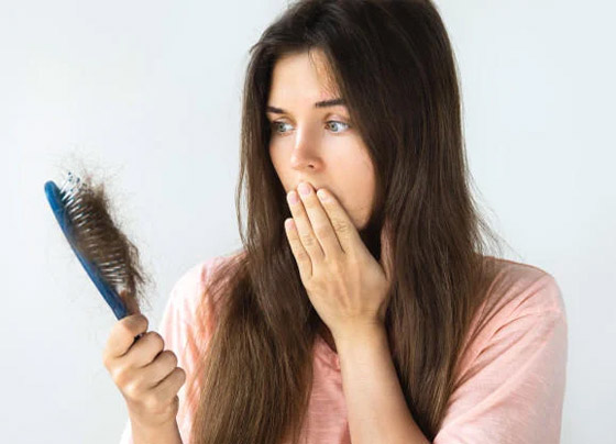 معتقدات وسخافات شائعة حول تساقط الشعر.. ما هي الحقيقة؟ صورة رقم 1