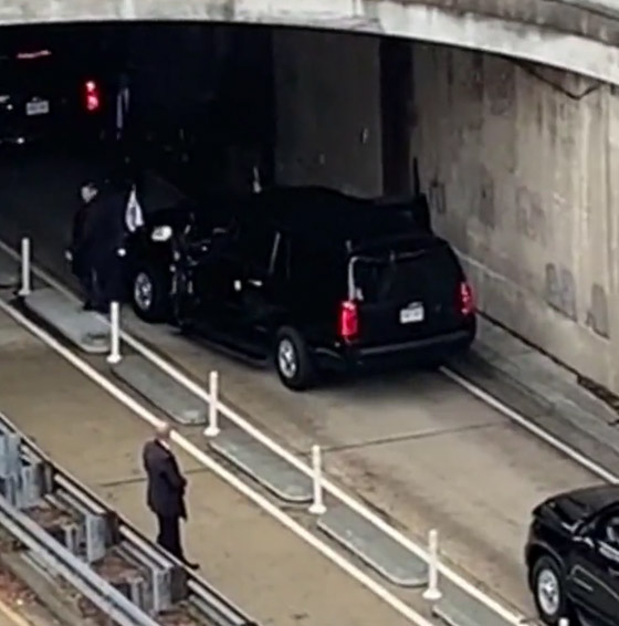 فيديو: نائبة الرئيس الأمريكي كامالا هاريس تتعرض لحادث سير بواشنطن صورة رقم 2